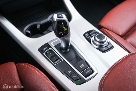 BMW X3 xDrive20i High Executive | 4x4 | Trekhaak | Leder | LED | Winter + zomerset | Zeer nette auto | Navigatie | Sportstoelen |