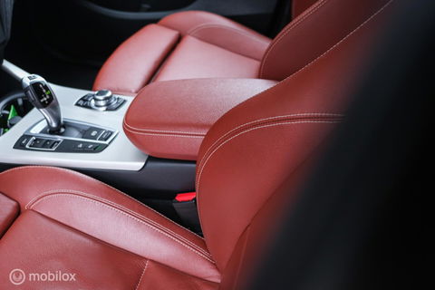 BMW X3 xDrive20i High Executive | 4x4 | Trekhaak | Leder | LED | Winter + zomerset | Zeer nette auto | Navigatie | Sportstoelen |