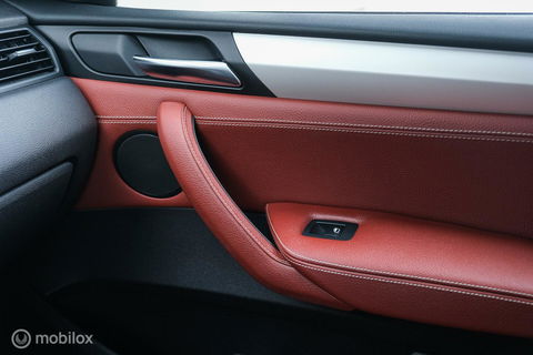 BMW X3 xDrive20i High Executive | 4x4 | Trekhaak | Leder | LED | Winter + zomerset | Zeer nette auto | Navigatie | Sportstoelen |