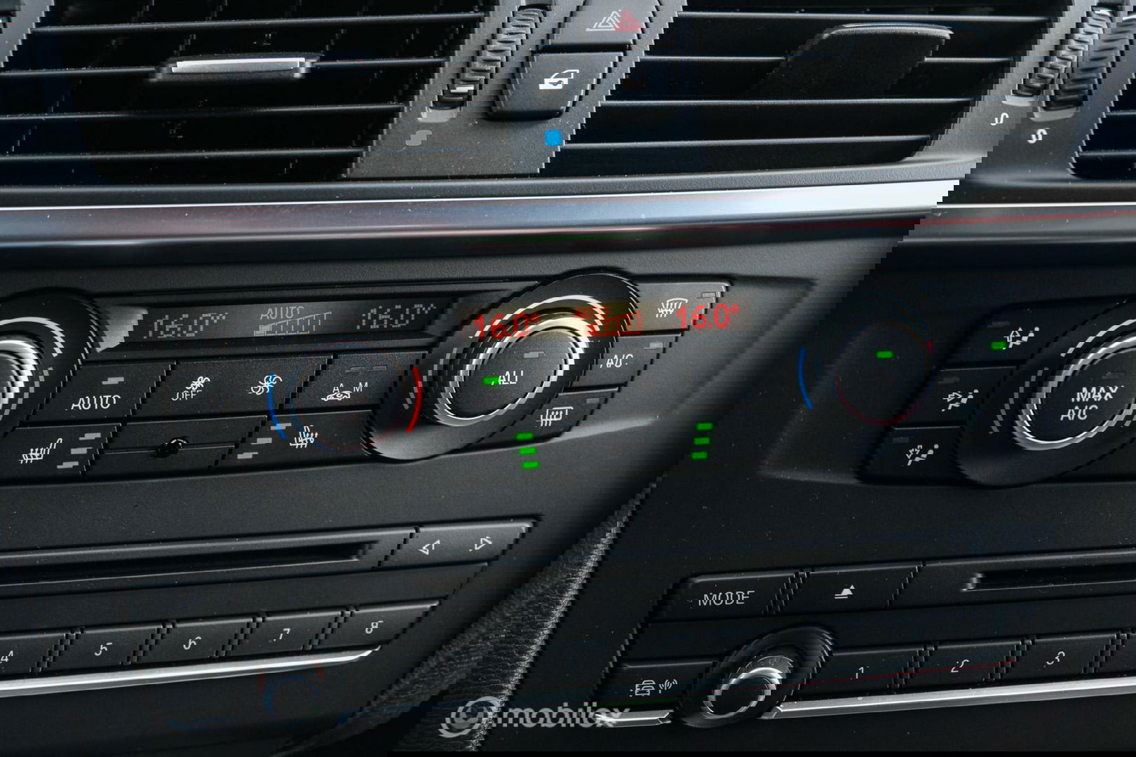 BMW X3 xDrive20i High Executive | 4x4 | Trekhaak | Leder | LED | Winter + zomerset | Zeer nette auto | Navigatie | Sportstoelen |