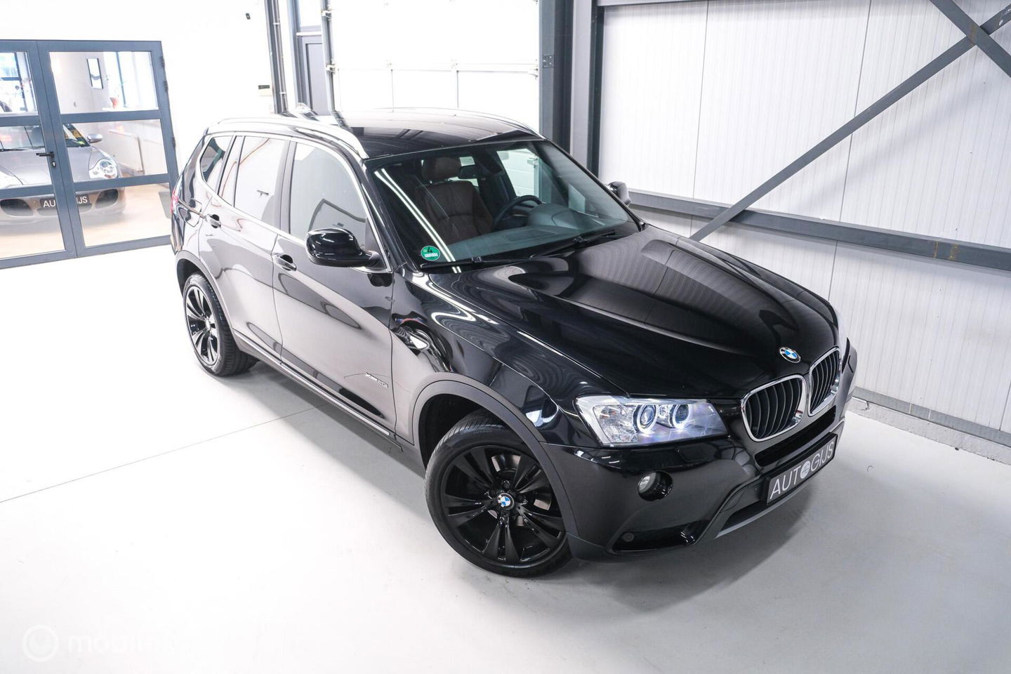 BMW X3 xDrive20i High Executive | 4x4 | Trekhaak | Leder | LED | Winter + zomerset | Zeer nette auto | Navigatie | Sportstoelen |
