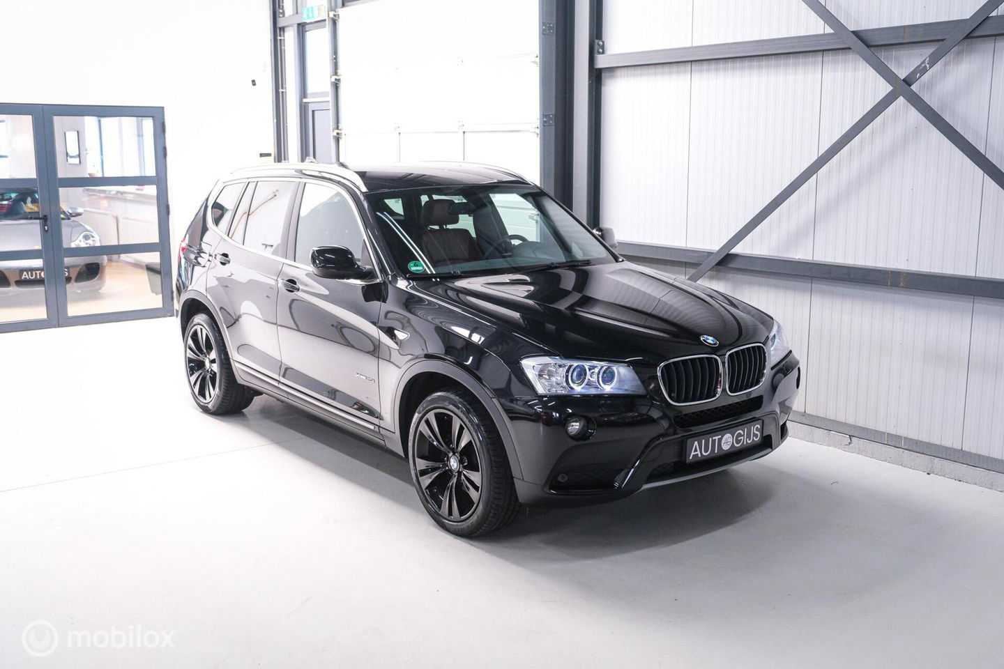 BMW X3 xDrive20i High Executive | 4x4 | Trekhaak | Leder | LED | Winter + zomerset | Zeer nette auto | Navigatie | Sportstoelen |