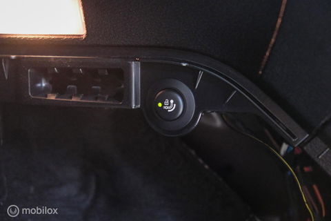 BMW X3 xDrive20i High Executive | 4x4 | Trekhaak | Leder | LED | Winter + zomerset | Zeer nette auto | Navigatie | Sportstoelen |