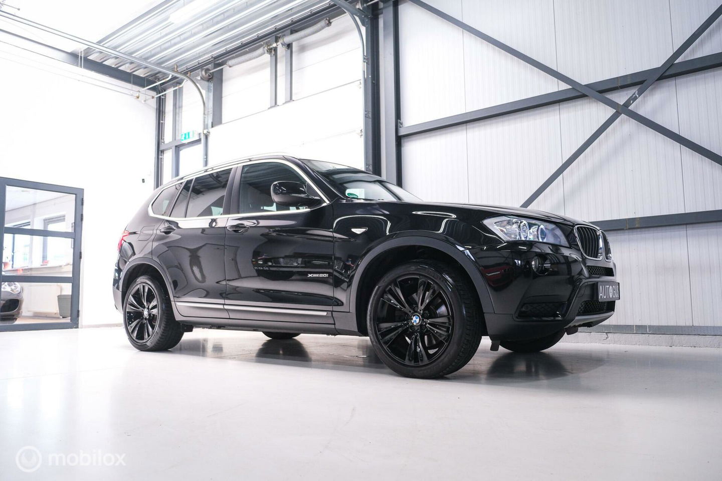 BMW X3 xDrive20i High Executive | 4x4 | Trekhaak | Leder | LED | Winter + zomerset | Zeer nette auto | Navigatie | Sportstoelen |