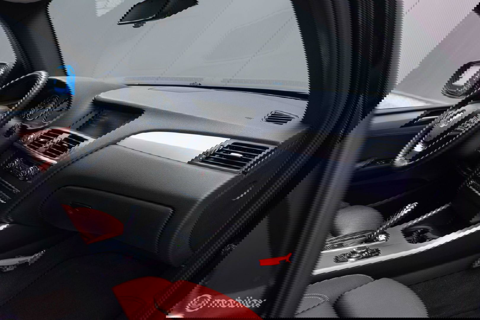 BMW X3 xDrive20i High Executive | 4x4 | Trekhaak | Leder | LED | Winter + zomerset | Zeer nette auto | Navigatie | Sportstoelen |