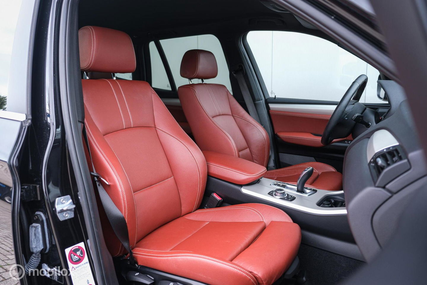 BMW X3 xDrive20i High Executive | 4x4 | Trekhaak | Leder | LED | Winter + zomerset | Zeer nette auto | Navigatie | Sportstoelen |