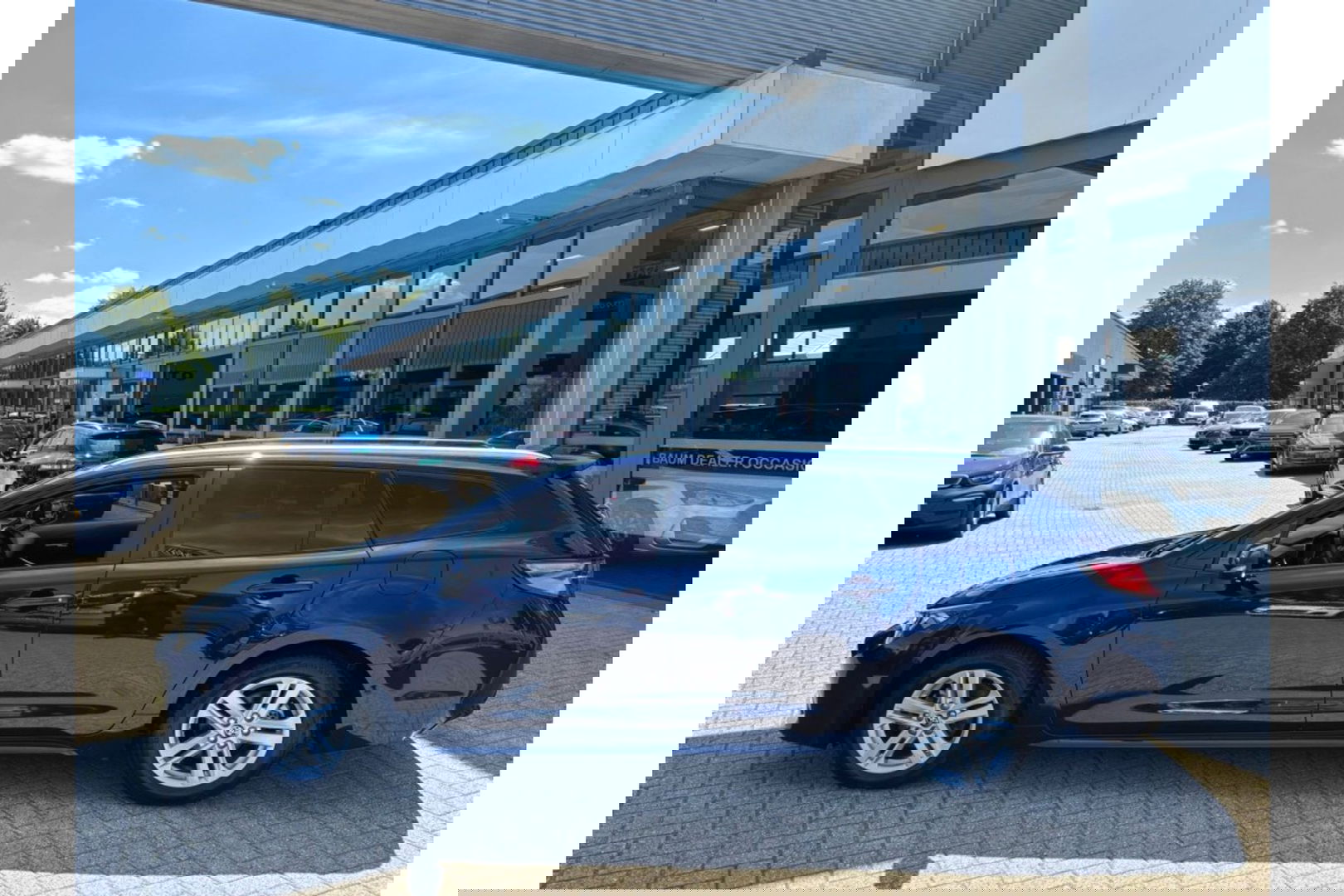 Toyota Corolla 1.8 HYBRID 122PK SPORTS AUTOMAAT NAVI PDC SMART SAFETY+.