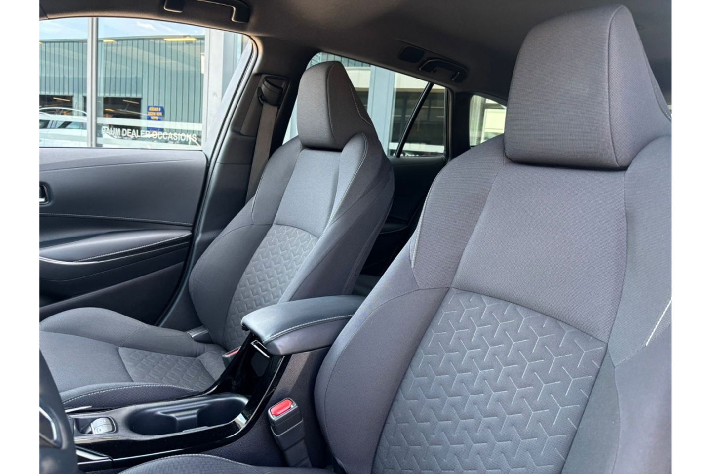 Toyota Corolla 1.8 HYBRID 122PK SPORTS AUTOMAAT NAVI PDC SMART SAFETY+.