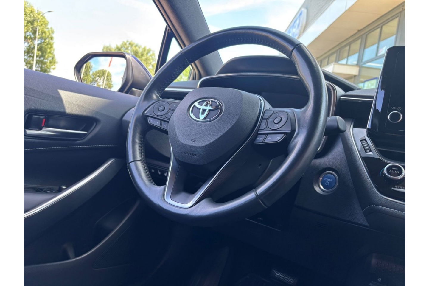Toyota Corolla 1.8 HYBRID 122PK SPORTS AUTOMAAT NAVI PDC SMART SAFETY+.