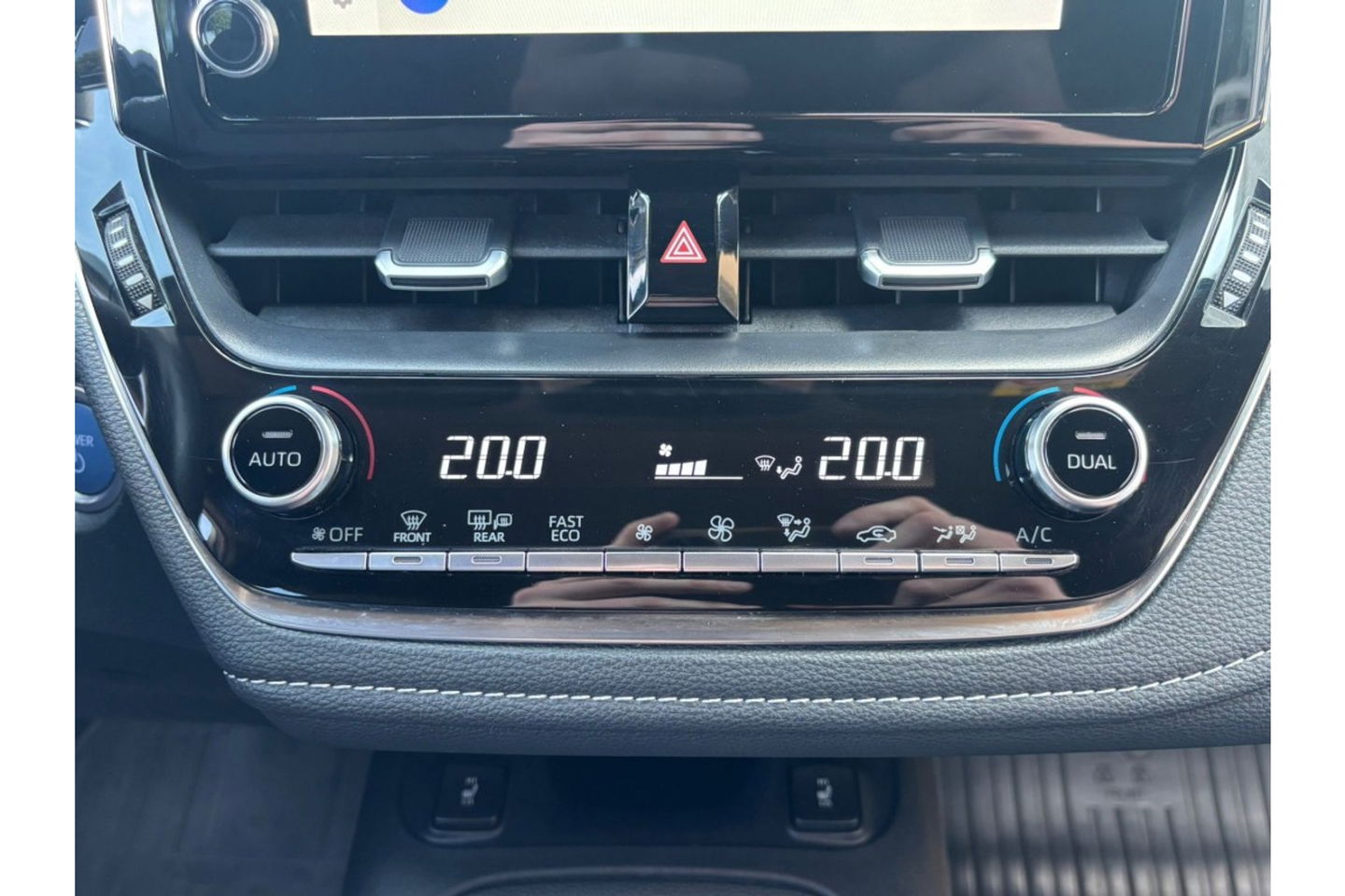 Toyota Corolla 1.8 HYBRID 122PK SPORTS AUTOMAAT NAVI PDC SMART SAFETY+.
