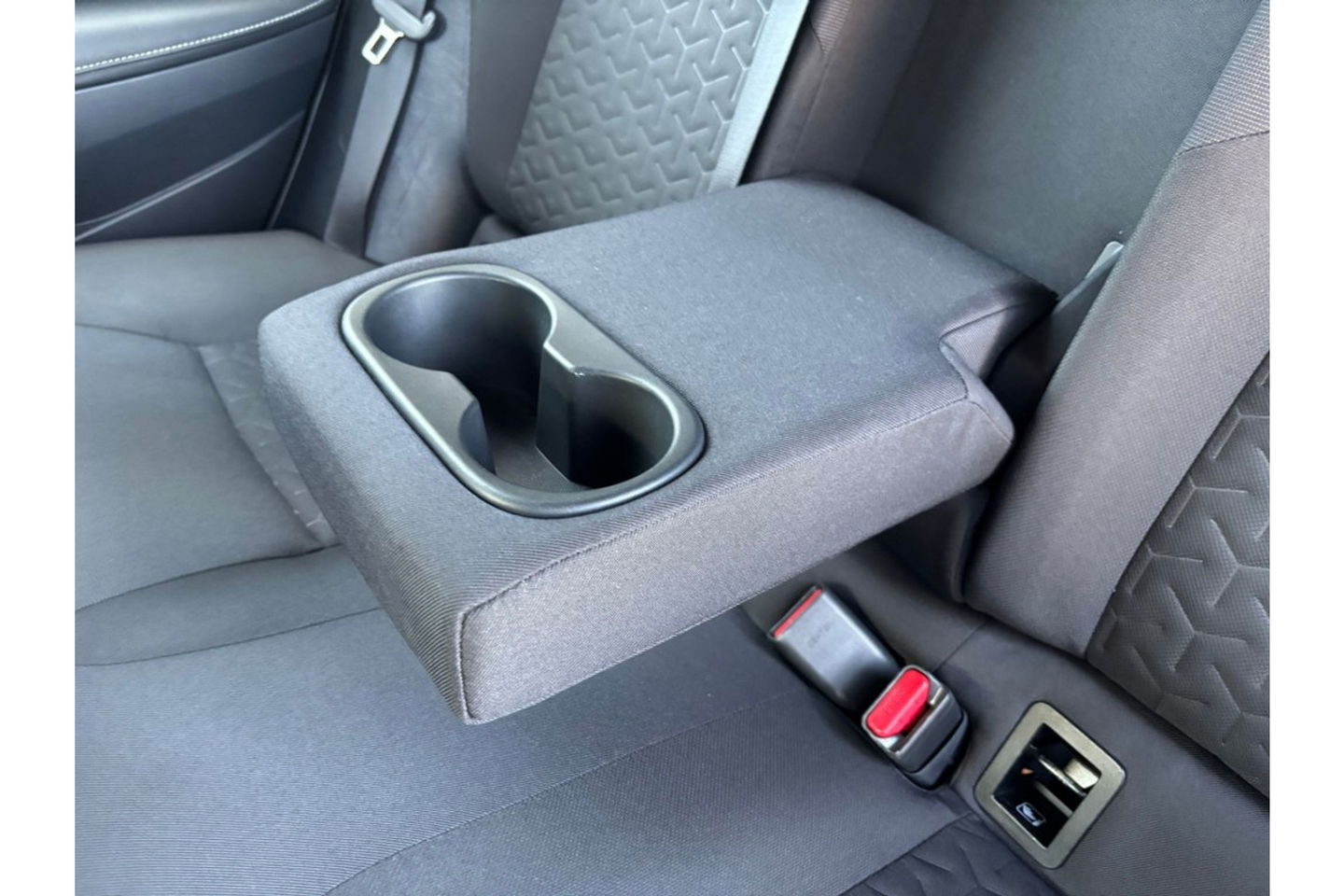 Toyota Corolla 1.8 HYBRID 122PK SPORTS AUTOMAAT NAVI PDC SMART SAFETY+.