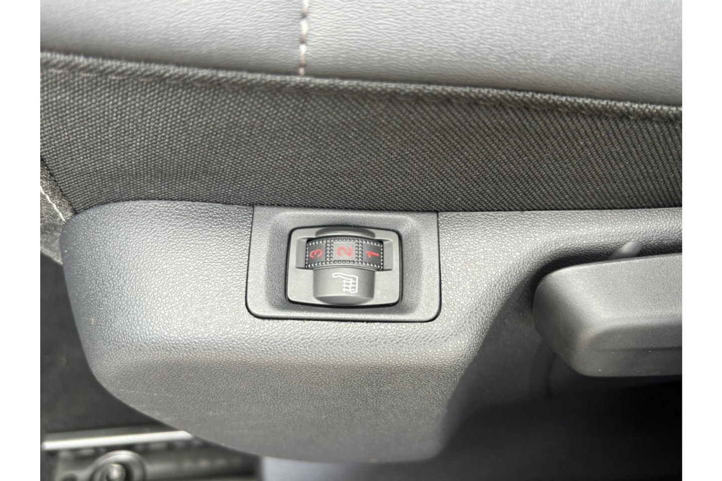 Citroën C3 Aircross 1.2 PT SHINE AIRCO NAVI PDC-CAMERA CRUISE.