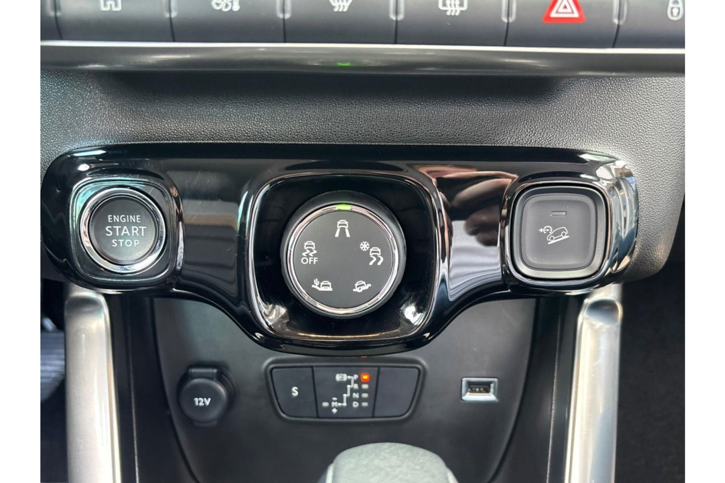 Citroën C3 Aircross 1.2 PT SHINE AIRCO NAVI PDC-CAMERA CRUISE.