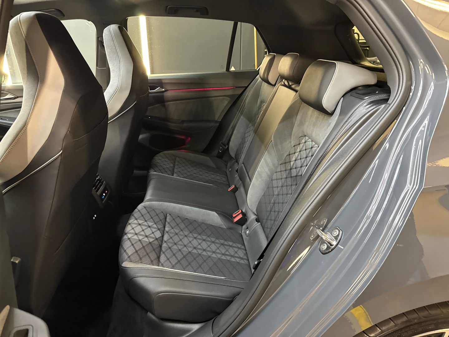 Volkswagen Golf 1.5 eTSI R-Line Pano|Key|Sfeer|CarPlay|ACC