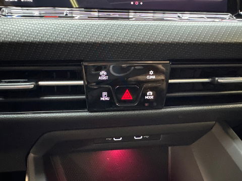 Volkswagen Golf 1.5 eTSI R-Line Pano|Key|Sfeer|CarPlay|ACC