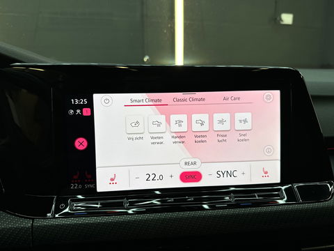 Volkswagen Golf 1.5 eTSI R-Line Pano|Key|Sfeer|CarPlay|ACC
