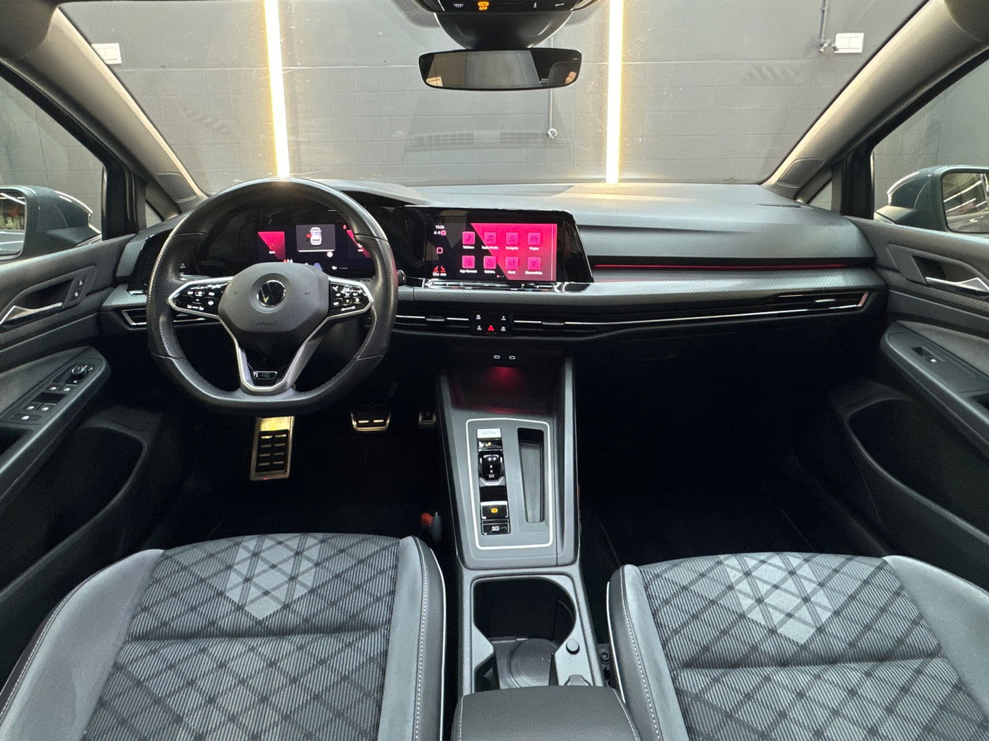 Volkswagen Golf 1.5 eTSI R-Line Pano|Key|Sfeer|CarPlay|ACC