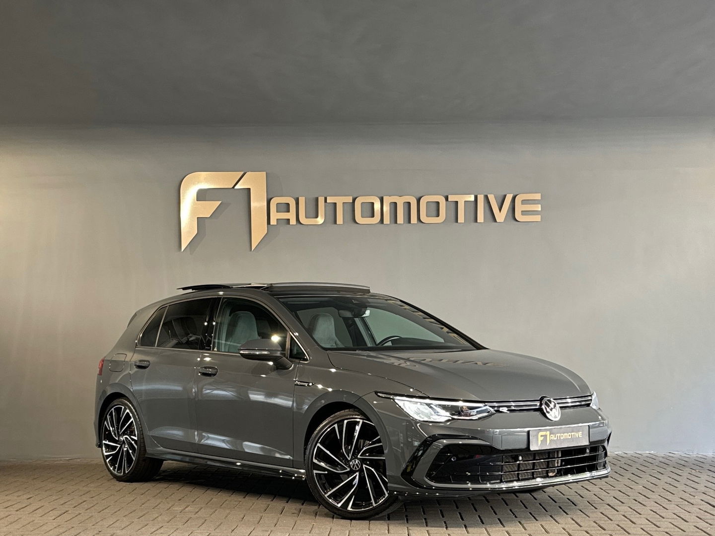 Volkswagen Golf 1.5 eTSI R-Line Pano|Key|Sfeer|CarPlay|ACC