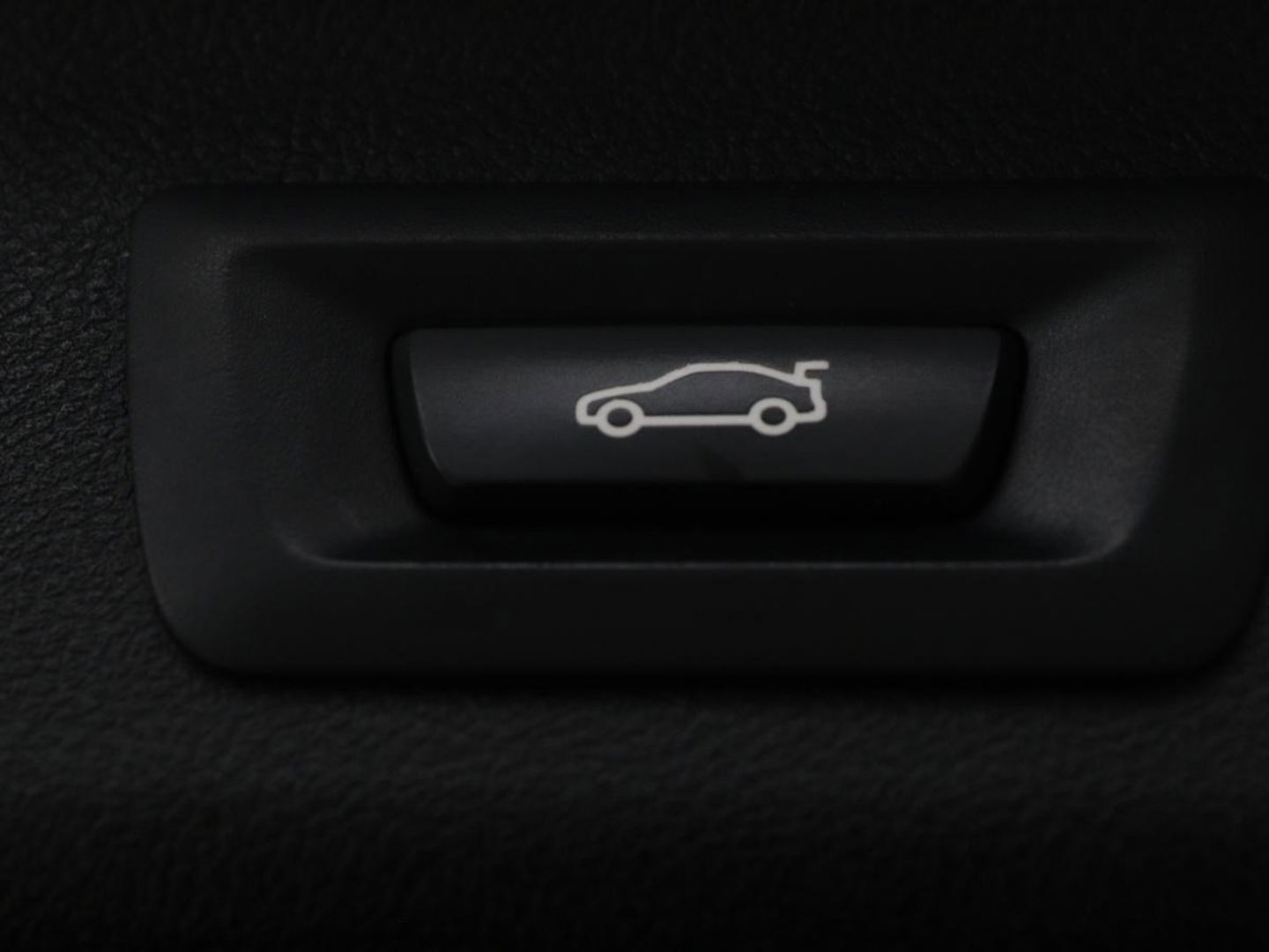 BMW 5 Serie 530e High Executive | Leder | Stoel & stuurverwarming | Adaptive cruise | Carplay | Sfeerverlichting | Camera | Live Cockpit | Navigatie | Full LED
