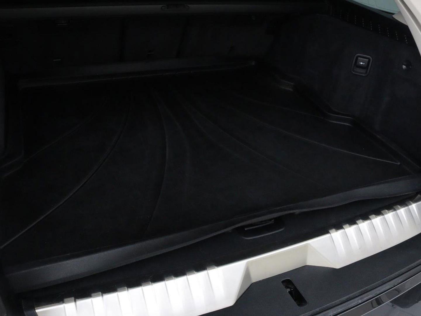 BMW 5 Serie 530e High Executive | Leder | Stoel & stuurverwarming | Adaptive cruise | Carplay | Sfeerverlichting | Camera | Live Cockpit | Navigatie | Full LED