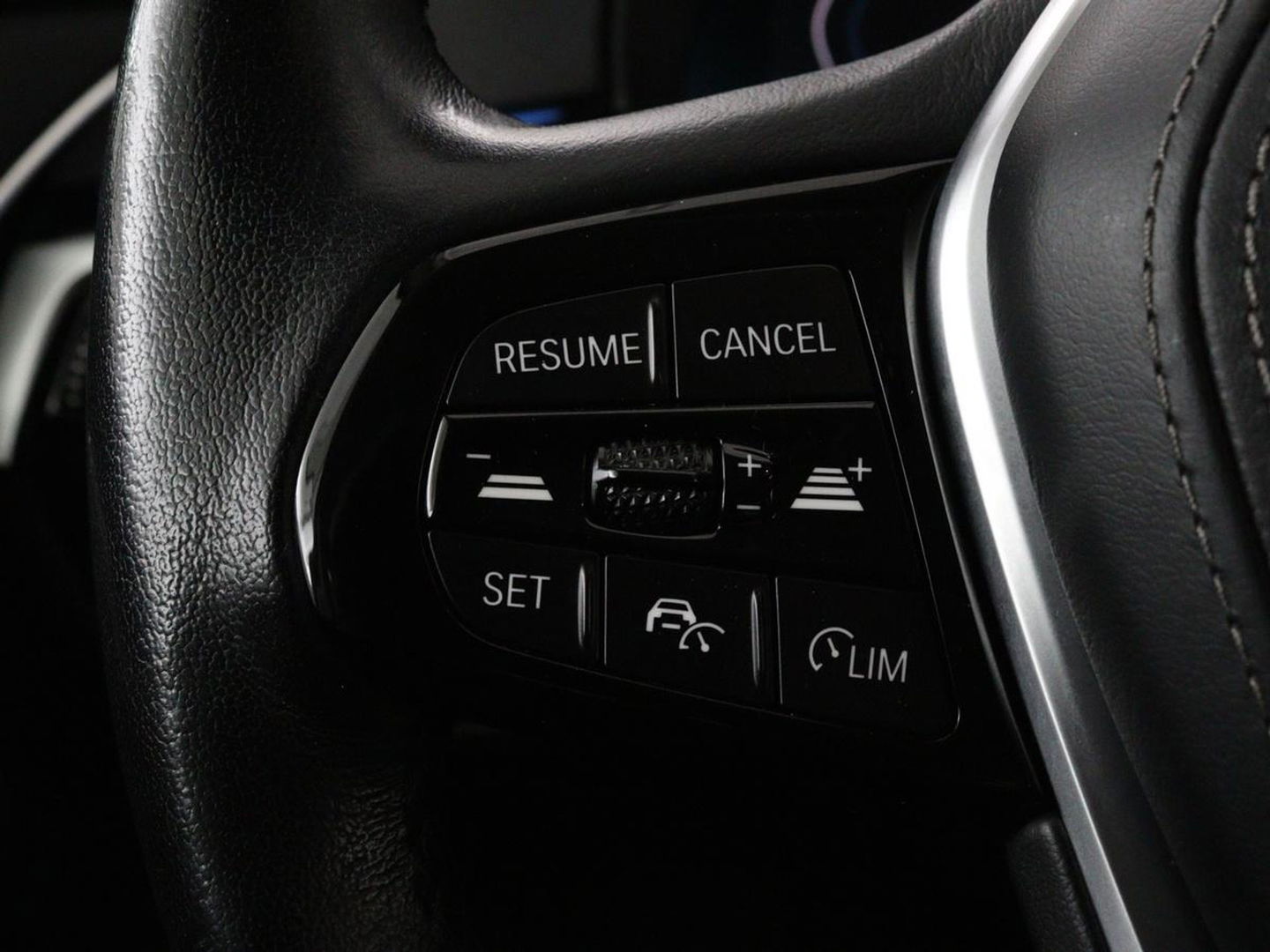 BMW 5 Serie 530e High Executive | Leder | Stoel & stuurverwarming | Adaptive cruise | Carplay | Sfeerverlichting | Camera | Live Cockpit | Navigatie | Full LED