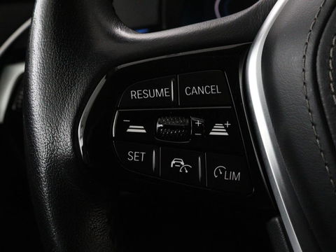 BMW 5 Serie 530e High Executive | Leder | Stoel & stuurverwarming | Adaptive cruise | Carplay | Sfeerverlichting | Camera | Live Cockpit | Navigatie | Full LED