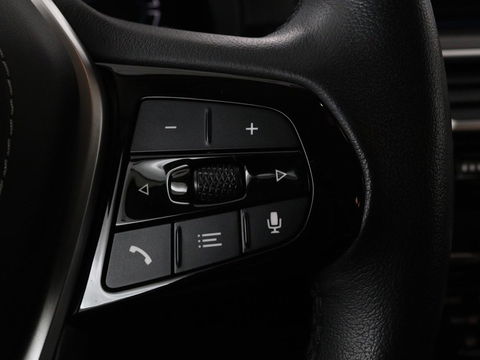 BMW 5 Serie 530e High Executive | Leder | Stoel & stuurverwarming | Adaptive cruise | Carplay | Sfeerverlichting | Camera | Live Cockpit | Navigatie | Full LED