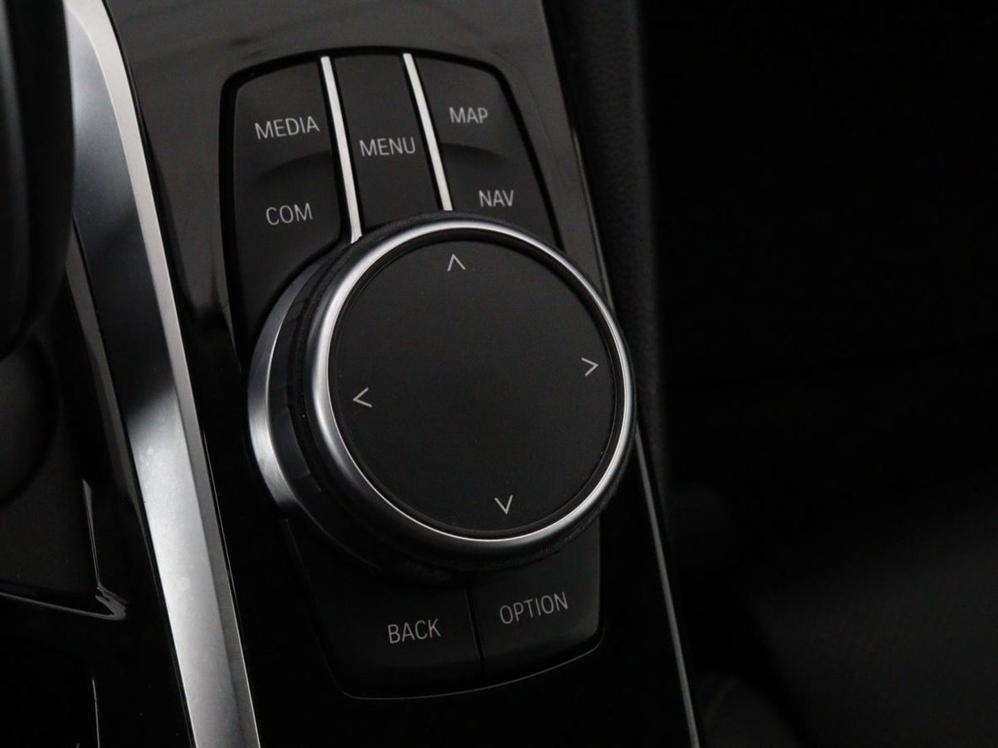BMW 5 Serie 530e High Executive | Leder | Stoel & stuurverwarming | Adaptive cruise | Carplay | Sfeerverlichting | Camera | Live Cockpit | Navigatie | Full LED