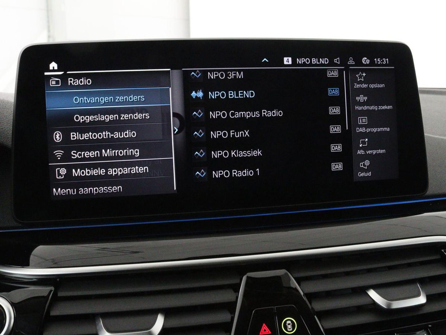 BMW 5 Serie 530e High Executive | Leder | Stoel & stuurverwarming | Adaptive cruise | Carplay | Sfeerverlichting | Camera | Live Cockpit | Navigatie | Full LED