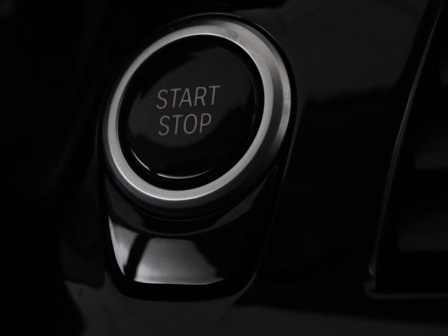 BMW 5 Serie 530e High Executive | Leder | Stoel & stuurverwarming | Adaptive cruise | Carplay | Sfeerverlichting | Camera | Live Cockpit | Navigatie | Full LED