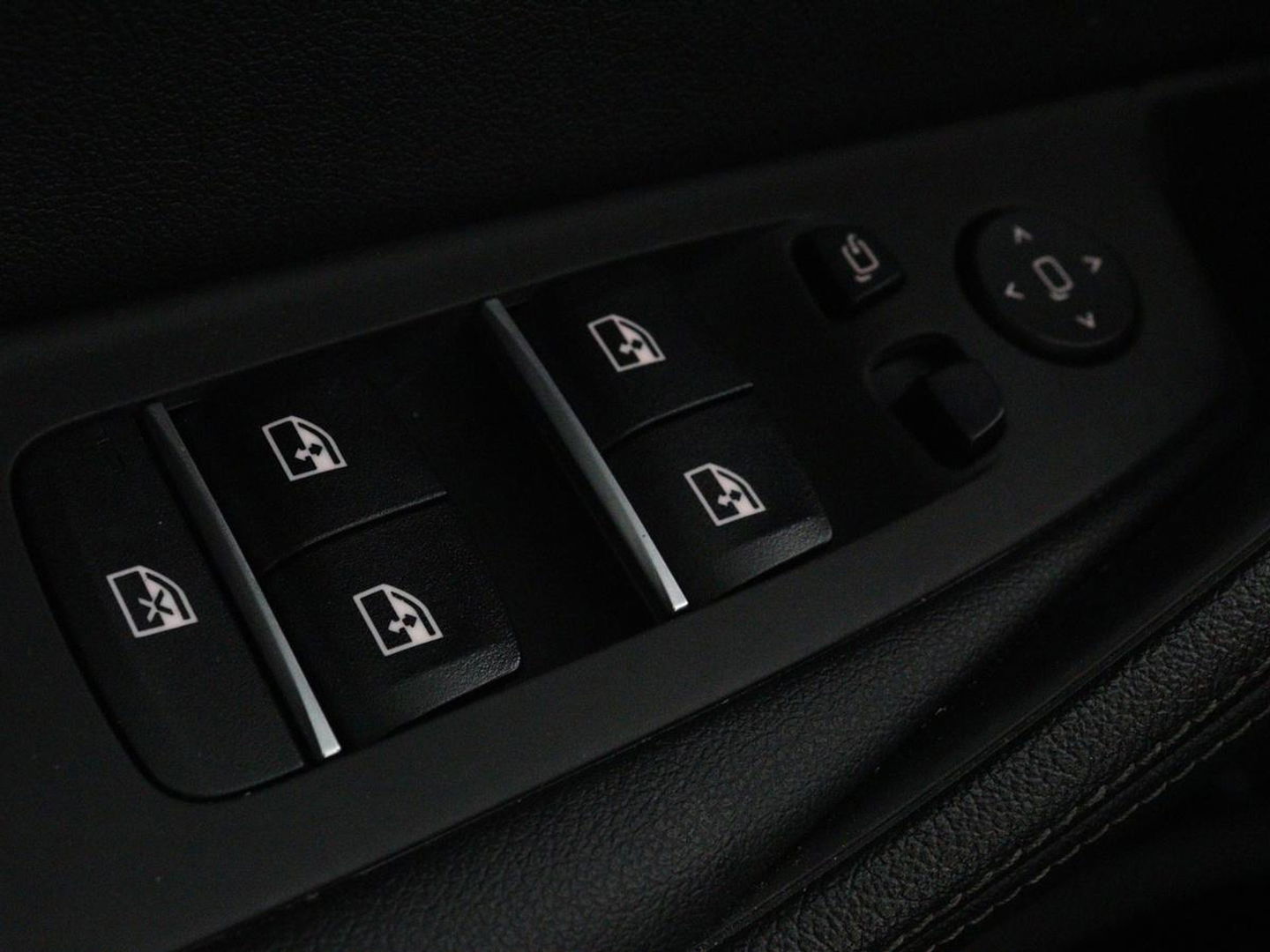 BMW 5 Serie 530e High Executive | Leder | Stoel & stuurverwarming | Adaptive cruise | Carplay | Sfeerverlichting | Camera | Live Cockpit | Navigatie | Full LED