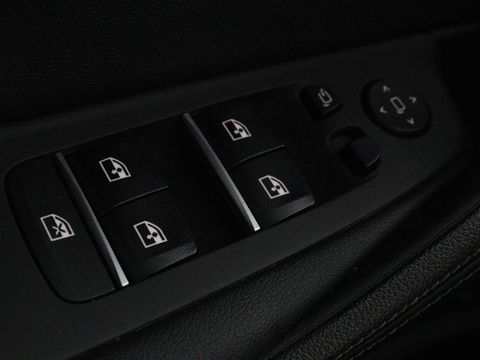BMW 5 Serie 530e High Executive | Leder | Stoel & stuurverwarming | Adaptive cruise | Carplay | Sfeerverlichting | Camera | Live Cockpit | Navigatie | Full LED