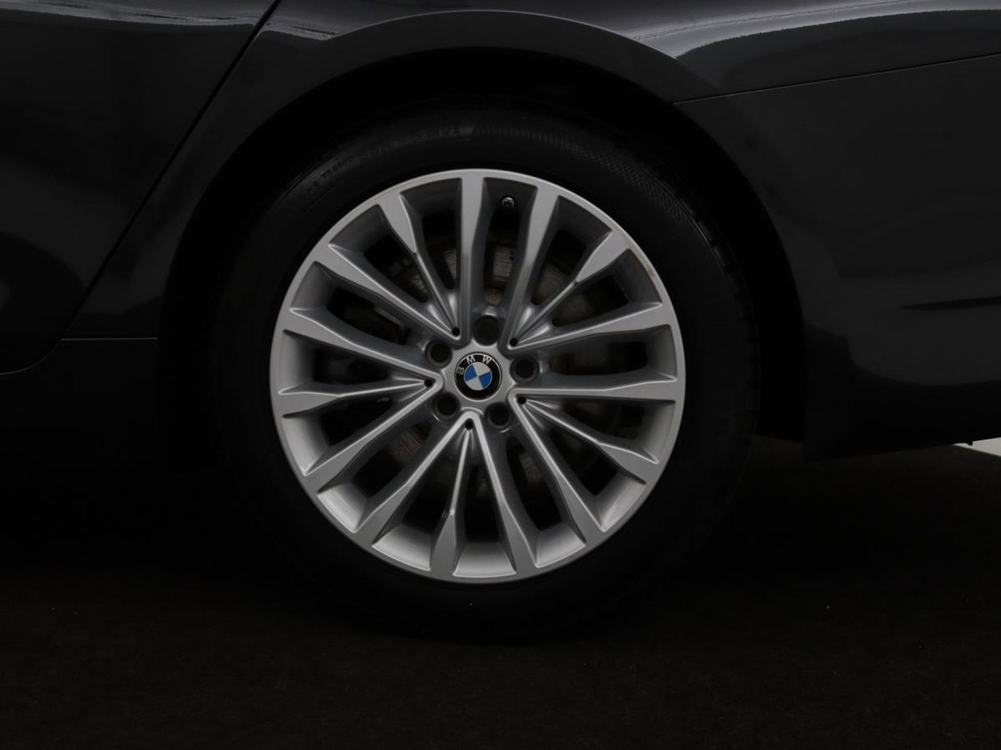 BMW 5 Serie 530e High Executive | Leder | Stoel & stuurverwarming | Adaptive cruise | Carplay | Sfeerverlichting | Camera | Live Cockpit | Navigatie | Full LED
