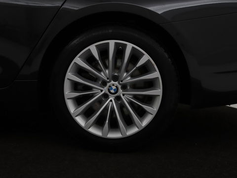 BMW 5 Serie 530e High Executive | Leder | Stoel & stuurverwarming | Adaptive cruise | Carplay | Sfeerverlichting | Camera | Live Cockpit | Navigatie | Full LED