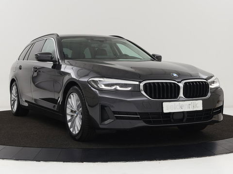 BMW 5 Serie 530e High Executive | Leder | Stoel & stuurverwarming | Adaptive cruise | Carplay | Sfeerverlichting | Camera | Live Cockpit | Navigatie | Full LED