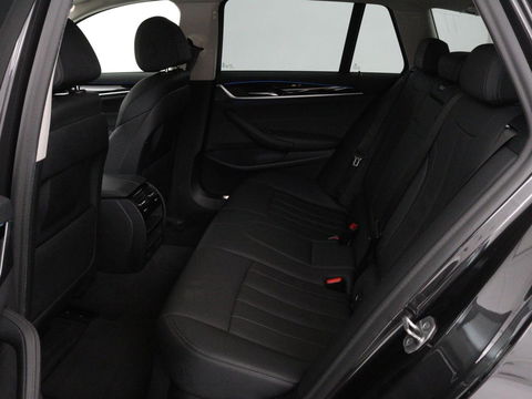 BMW 5 Serie 530e High Executive | Leder | Stoel & stuurverwarming | Adaptive cruise | Carplay | Sfeerverlichting | Camera | Live Cockpit | Navigatie | Full LED