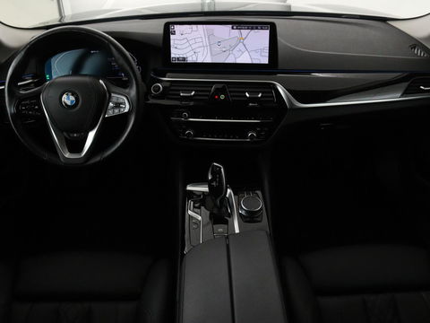 BMW 5 Serie 530e High Executive | Leder | Stoel & stuurverwarming | Adaptive cruise | Carplay | Sfeerverlichting | Camera | Live Cockpit | Navigatie | Full LED