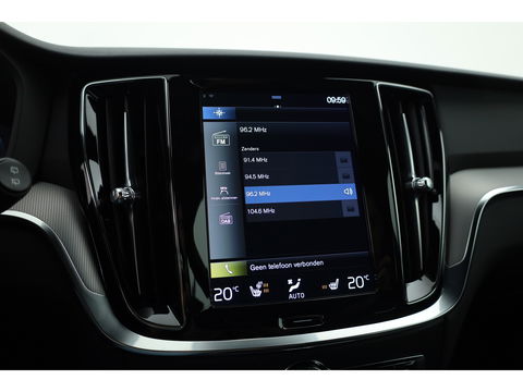 Volvo V60 2.0 T6 Recharge AWD R-Design | 17.170 km | Trekhaak | Sportstoelen | Stoel + stuurverwarming | Camera |