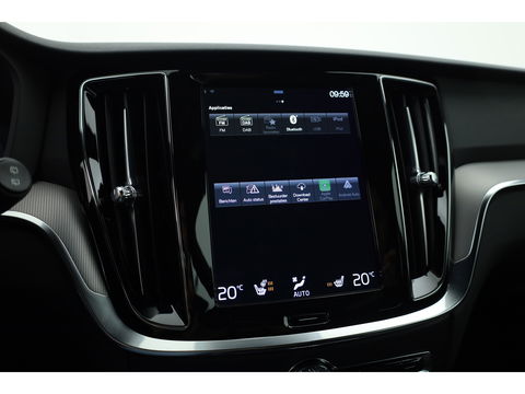 Volvo V60 2.0 T6 Recharge AWD R-Design | 17.170 km | Trekhaak | Sportstoelen | Stoel + stuurverwarming | Camera |