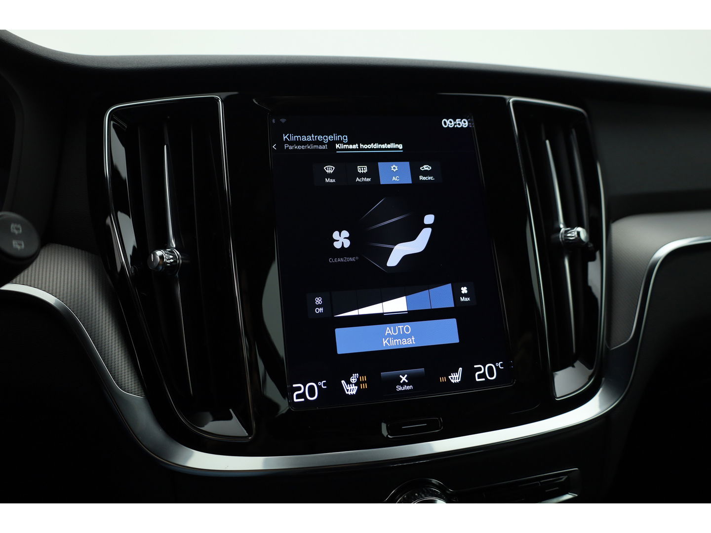 Volvo V60 2.0 T6 Recharge AWD R-Design | 17.170 km | Trekhaak | Sportstoelen | Stoel + stuurverwarming | Camera |