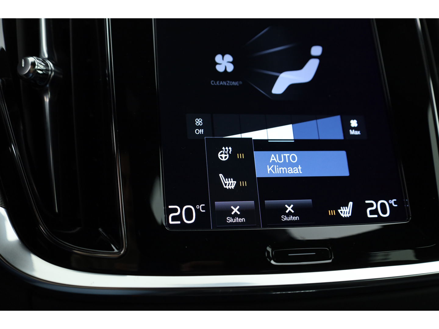 Volvo V60 2.0 T6 Recharge AWD R-Design | 17.170 km | Trekhaak | Sportstoelen | Stoel + stuurverwarming | Camera |