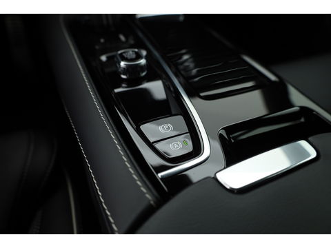 Volvo V60 2.0 T6 Recharge AWD R-Design | 17.170 km | Trekhaak | Sportstoelen | Stoel + stuurverwarming | Camera |
