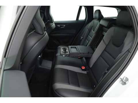 Volvo V60 2.0 T6 Recharge AWD R-Design | 17.170 km | Trekhaak | Sportstoelen | Stoel + stuurverwarming | Camera |