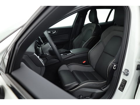 Volvo V60 2.0 T6 Recharge AWD R-Design | 17.170 km | Trekhaak | Sportstoelen | Stoel + stuurverwarming | Camera |