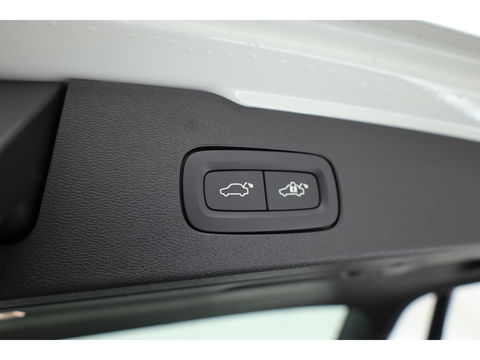 Volvo V60 2.0 T6 Recharge AWD R-Design | 17.170 km | Trekhaak | Sportstoelen | Stoel + stuurverwarming | Camera |