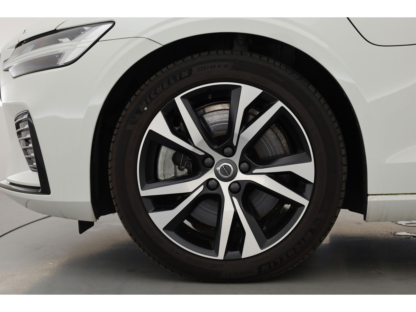 Volvo V60 2.0 T6 Recharge AWD R-Design | 17.170 km | Trekhaak | Sportstoelen | Stoel + stuurverwarming | Camera |