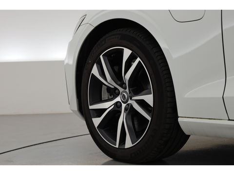 Volvo V60 2.0 T6 Recharge AWD R-Design | 17.170 km | Trekhaak | Sportstoelen | Stoel + stuurverwarming | Camera |