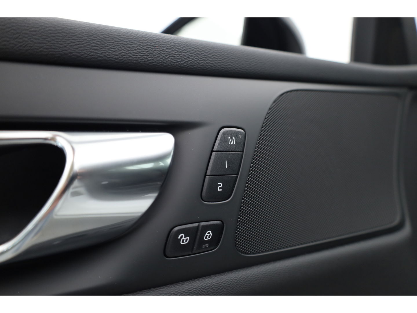 Volvo V60 2.0 T6 Recharge AWD R-Design | 17.170 km | Trekhaak | Sportstoelen | Stoel + stuurverwarming | Camera |