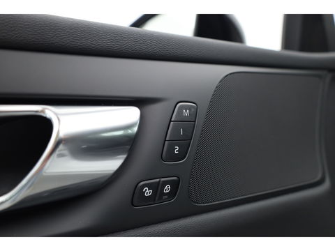Volvo V60 2.0 T6 Recharge AWD R-Design | 17.170 km | Trekhaak | Sportstoelen | Stoel + stuurverwarming | Camera |