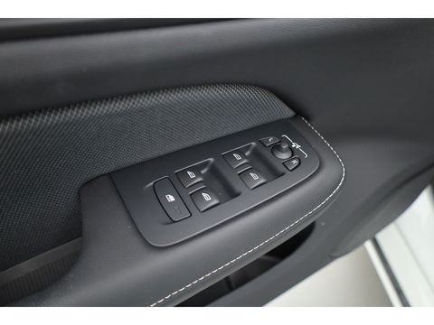 Volvo V60 2.0 T6 Recharge AWD R-Design | 17.170 km | Trekhaak | Sportstoelen | Stoel + stuurverwarming | Camera |